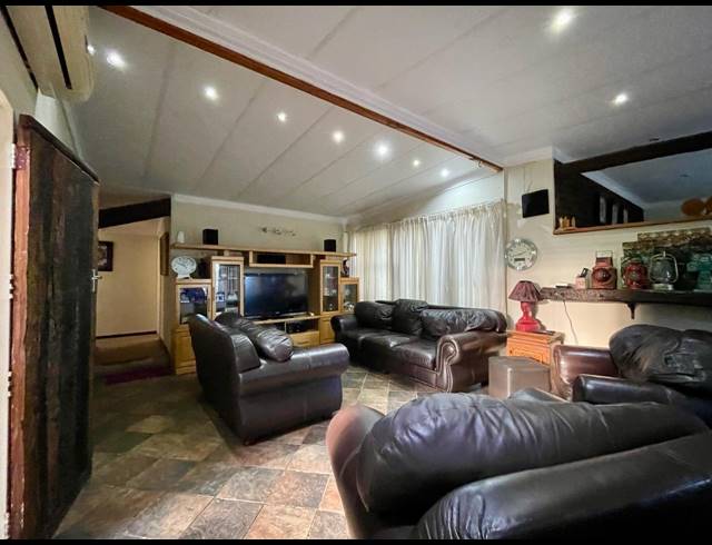 4 BEDROOM HOUSE FOR SALE IN THREE RIVERS EAST